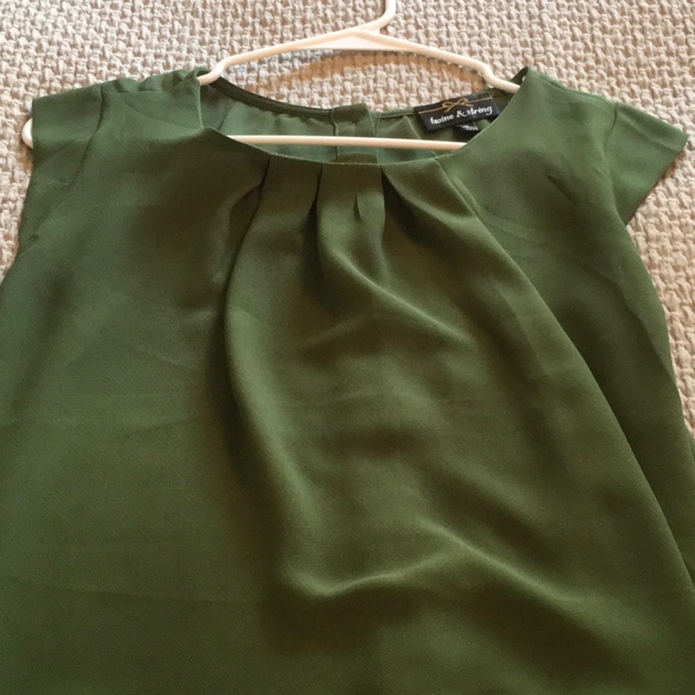 Super cute green blouse